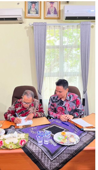 PENANDATANGANAN MoU ANTARA DEKAN & KAPRODI FAI UM Buton dengan DEKAN FAKULTAS TARBIYAH & KEGURUAN UIN RADEN UNTAN LAMPUNG